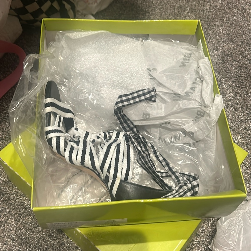 Women’s brand new Gianni Bini size 7 heels